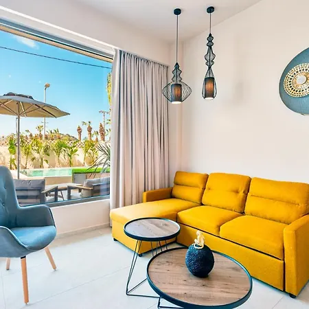 Pathos Seaside Hotell 3*