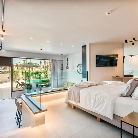 Pathos Seaside Hotell