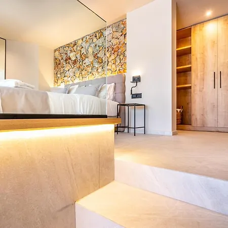 Pathos Seaside 酒店 *