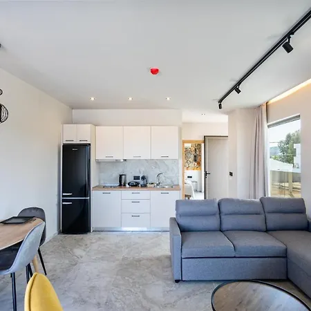 Pathos Seaside 法里拉基