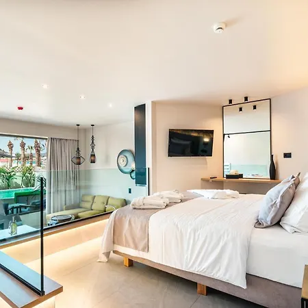 Pathos Seaside Hotel *