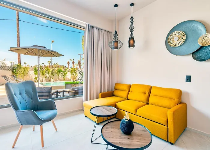 Pathos Seaside Hotel 3*