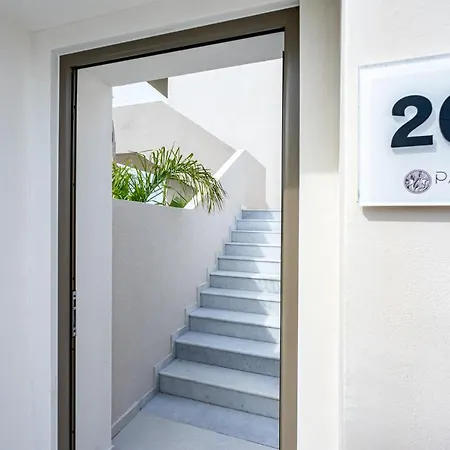 Pathos Seaside فندق