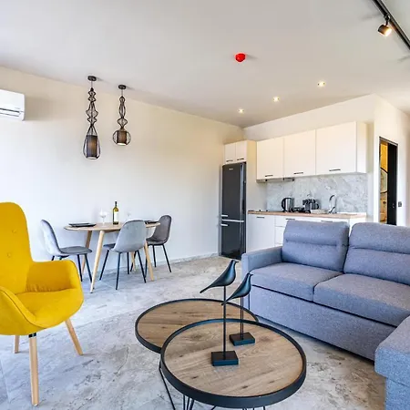 Pathos Seaside فندق