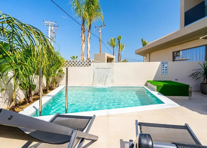 Pathos Seaside فندق فاليراكي