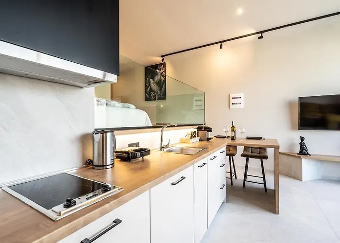 Pathos Seaside Hotel